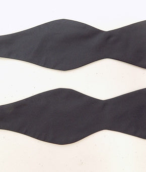 Theory Classic Matte Silk Bow Tie NAVY Blue MSRP $98